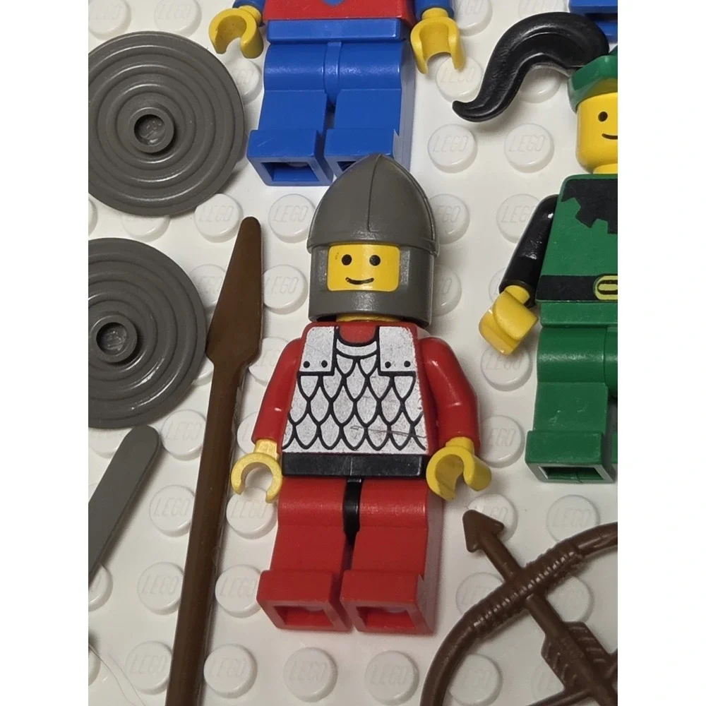 Vintage LEGO Knight Castle Forestmen Wolfpack Minifigures Minifig Weapon Shields